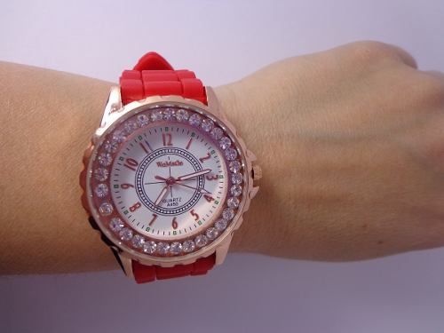 Relógio De Pulso Feminino Womage Vermelho Com Strass